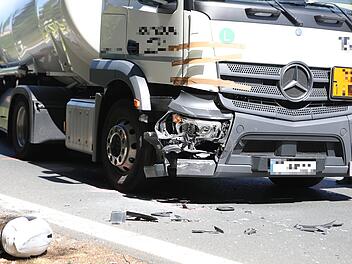 Biker stirbt bei Unfall mit Lkw im Kreis Aschaffenburg