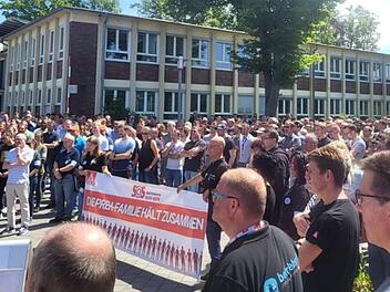 Fränkischer Autozulieferer Preh streicht 420 Jobs - Mitarbeiter leisten Widerstand