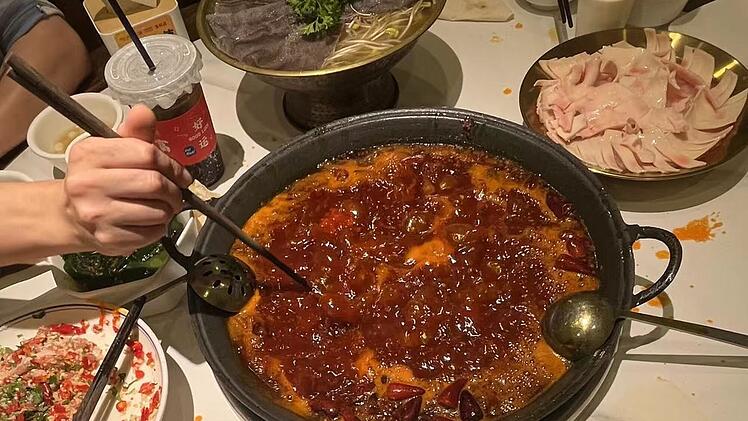 Das "Liu's Hot Pot" in Nürnberg hat vor kurzem eröffnet. Dort gibt es ein neues asiatisches trend-Essen.