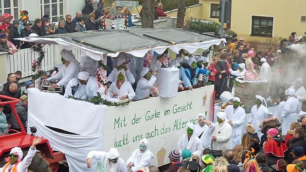 Die Wichsensteiner "Wellnessjecken" waren nur einer der vielen kreativen Motivw&auml;gen in diesem Jahr. Fotos: Thomas Weichert