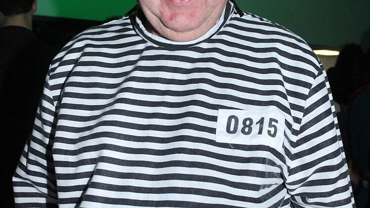 Was hat der Mann verbrochen? Bürgermeister Alfred Kolenda kam als Sträfling zum Blütenfasching. Foto: Sonja Adam
