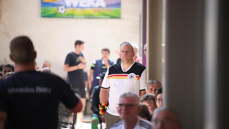 Von der frühen Anstoßzeit ließen sich die Zuschauer nicht abschrecken. Sie sorgten erneut für eine "volle Hütte" in der Kühnlenzpassage. Foto: Marian Hamacher