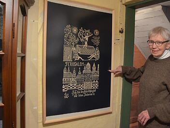 Ein Wandbehang aus der frühesten Zeit des Blaudrucks in Deutschland gehört zur Ausstellung im Grüber Reichenbachhaus, die Gudrun Zwingelberg zusammengestellt hat.Rainer Lutz