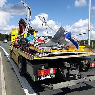 Pegnitz: Vater und Sohn rasen in Absicherungsfahrzeug
