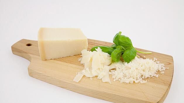 Laut einer neuen Studie hilft Käsekonsum gegen Schäden der Blutgefäße durch zu viel Salz. Symbolfoto: Kai Remmers/dpa