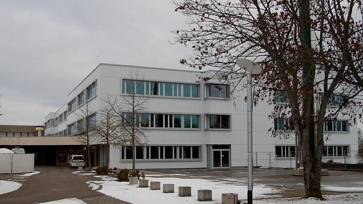 Weitgehend abgeschlossen ist die Generalsanierung des Hauptgebäudes am Schulzentrum in Haßfurt. Fotos: Günther Geiling