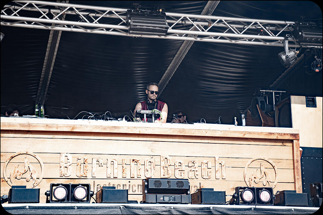 Love, Fire & Electronic Beats!