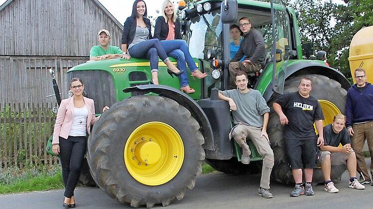Die Technik gehört nun einmal zur Landwirtschaft. Deshalb hat auch beinahe jedes Mitglied der Landjugend einen Traktor.