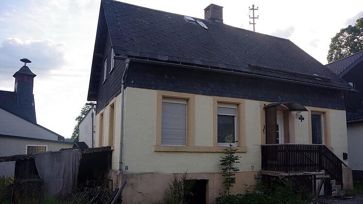 Das Gebäude Dorfstraße 7  soll noch heuer abgerissen werden.Heike Schülein
