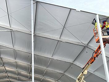 Landratsamt Bamberg errichtet Zelt für 150 Asylbewerber - Notunterkunft in Memmelsdorf