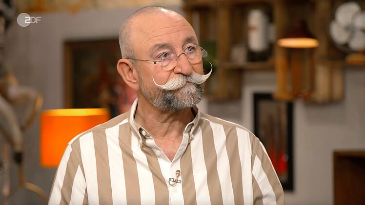 Als Lichter erkannt hatte, dass es sich bei dem Schriftst&uuml;ck offenbar um eine Art pers&ouml;nlichen Ausweis des Verk&auml;ufers handelte, fragte er verwundert: "Warum m&ouml;chtest du das verkaufen?" Ronald aus Berlin erwiderte nur: "Das ist eine lange Geschichte." Lichter blickte &uuml;berrascht auf und sagte mit gespannter Neugier: "Dann erz&auml;hl - ich habe Zeit."