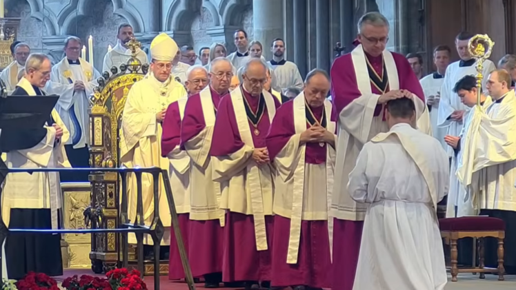 26-J&auml;hriger im Bamberger Dom zum Priester geweiht