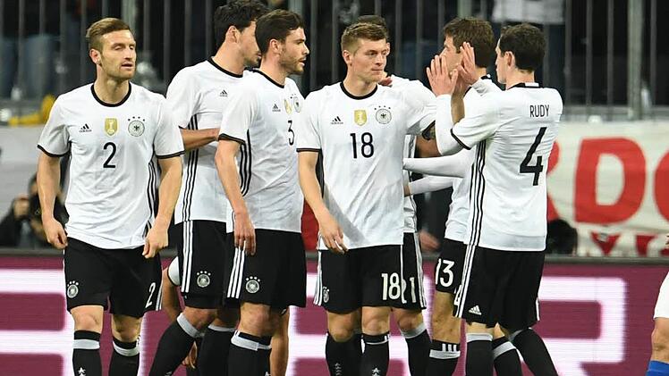 Wer schafft es ins EM-Aufgebot von Bundestrainer Joachim Löw? Kandidaten gibt es zuhauf. InFranken.de wagt eine Prognose. Foto: Andreas Gebert/dpa