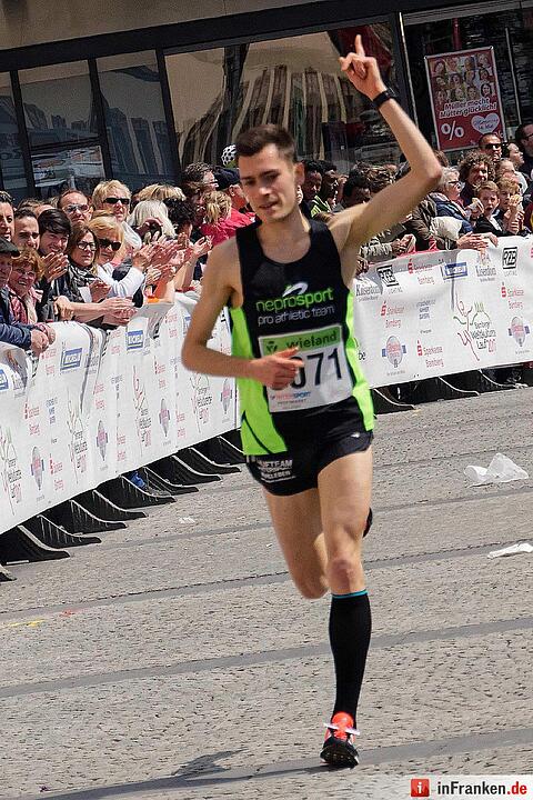 Weltkulturerbelauf 2017 in Bamberg: Der Zieleinlauf am Maxplatz