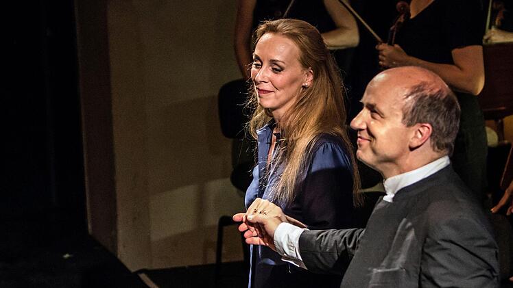 Unter der Leitung von Roland Kluttig begeisterte das Philharmonische Orchester beim Sinfoniekonzert im Landestheater. Gefeierte Solistin war die Mezzosopranistin Uto Döring-Fleury.Foto: Jochen Berger