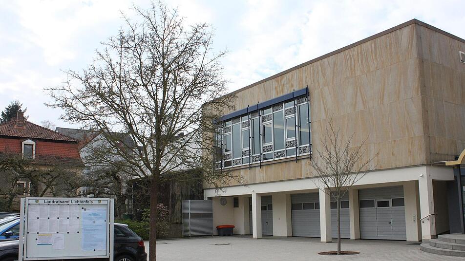 Im großen Sitzungssaal des Landratsamtes tagt der Kreistag. Die konstituierende Sitzung sollte am 4. Mai sein. Ob und wie sie stattfinden wird, vermag heute noch niemand zu sagen.  Foto: Popp