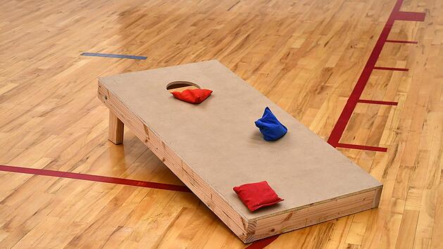 Spiele-Trend aus den USA: Cornhole erfordert ein hohes Maß an Geschicklichkeit und eignet sich für Spiele mit Freunden und der Familie.