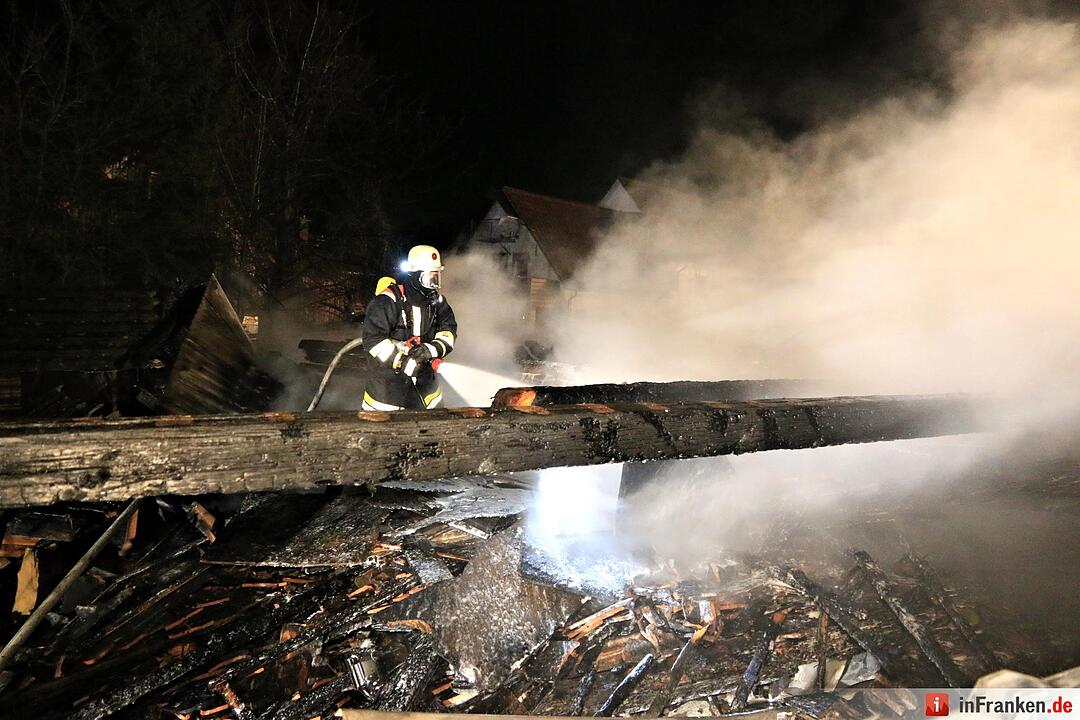 Großeinsatz: Scheunenbrand in Seigendorf