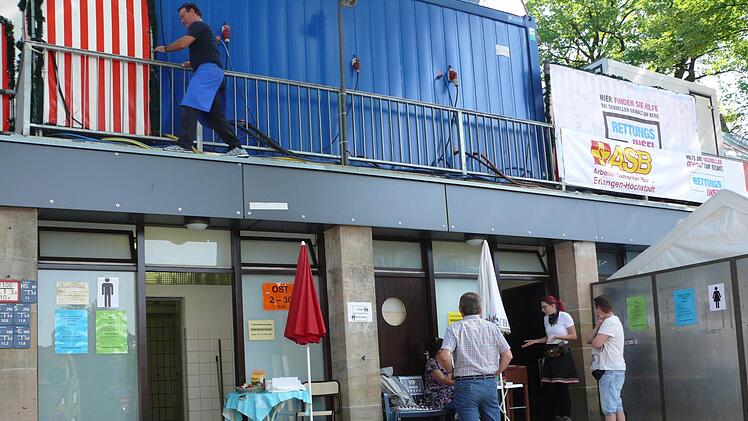 Auch am Klohaus herrscht noch die große Ruhe.