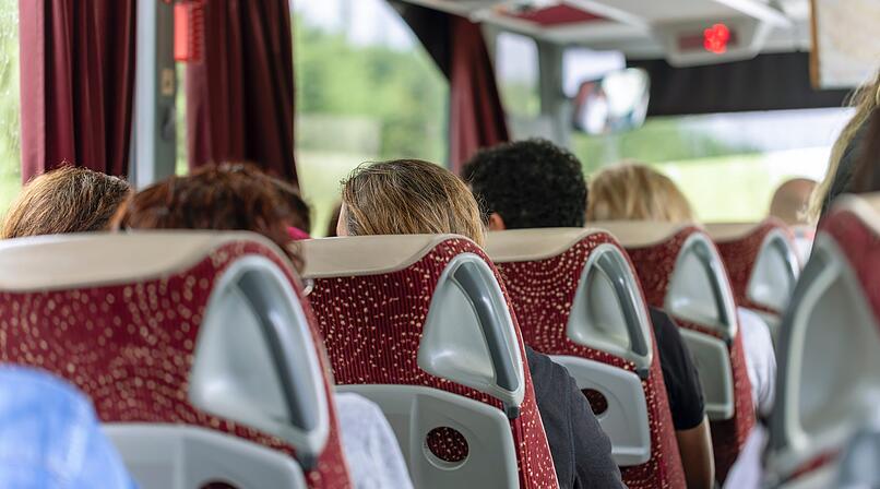 Fahrg&auml;ste, Passagiere in einem Bus, Reisebus, Fernbus, Omnibus