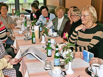 Die Ehemaligen treffen sich regelmäßig, um Erinnerungen auszutauschen. Foto: Werner Vogel