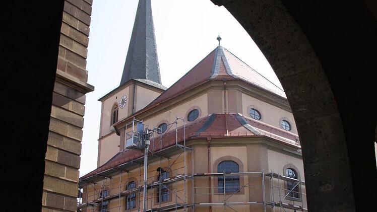 Gegen Mittag war ein Teil des Gerüstes weg. Foto: Ralf Ruppert