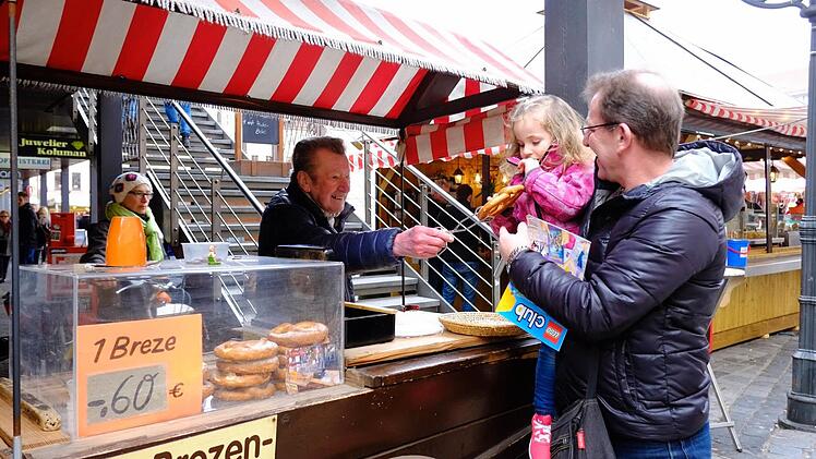 Die gute Seele vom Hauptmarkt in Nürnberg: der Brezen-Mann Foto: Nikolas Pelke