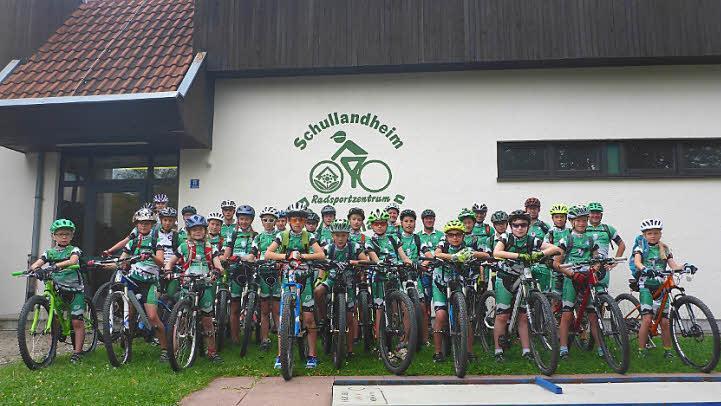 Die MTB-Gruppe vor ihrem Quartier in Rappershausen Foto: Thomas Micheel