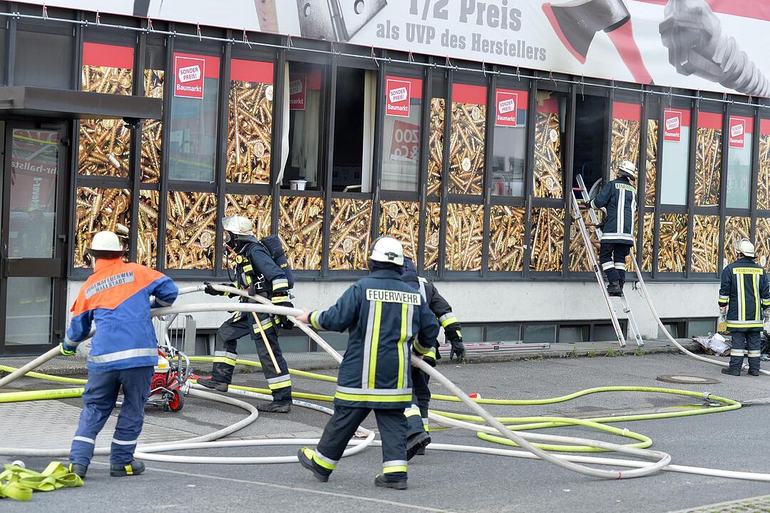 Hallstadt: Hoher Schaden bei Baumarkt-Brand