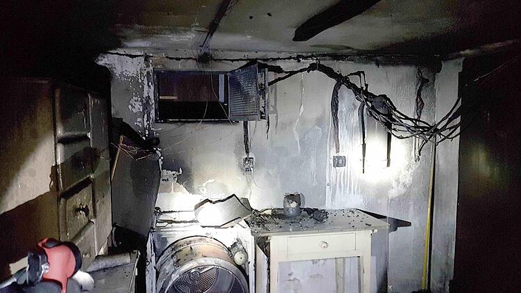 Der Kellerraum wurde schwer beschädigt. Foto: Richard Sänger