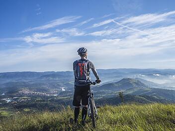 Mit der richtigen Fahrradhalterung hat man das Smartphone immer im Blick. Foto: FabricioMacedoPhotos/pixabay.com.