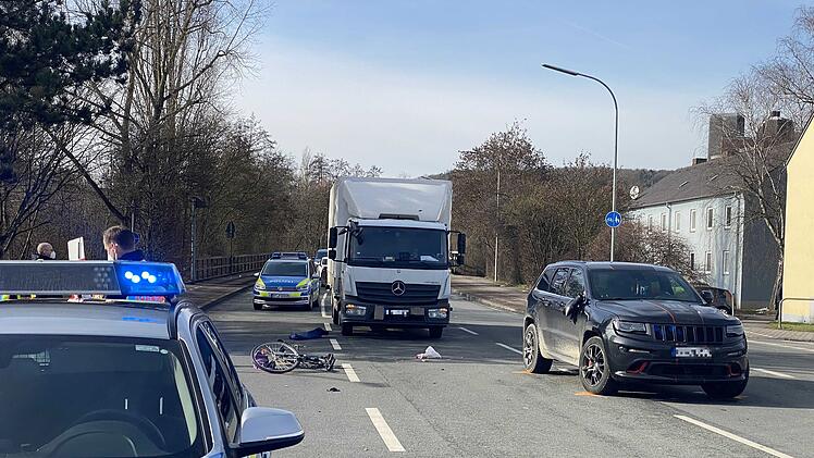 Forchheim: Radfahrer nach Kollision mit Auto lebensgef&auml;hrlich verletzt