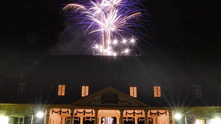 Der Brunnenbau von Bad Bocklet bildete eine tolle Kulisse für das fulminante Feuerwerk am Schluss.