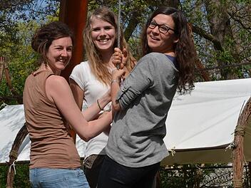 Eva, Anna und Antonia probieren den Pendelstein vor dem Saisonstart aus. Fotos: Nikolas Pelke