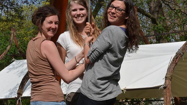 Eva, Anna und Antonia probieren den Pendelstein vor dem Saisonstart aus. Fotos: Nikolas Pelke