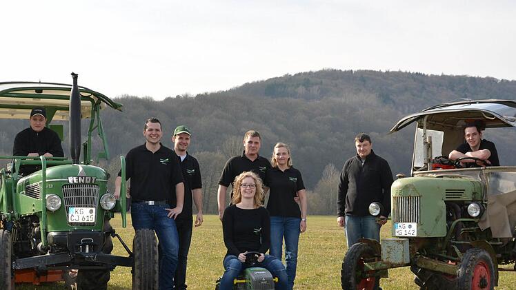 Die Organisatoren (von links): Christian Kunzmann, Raphael Langer, Alexander Schäfer, Stefanie Tapprogge (auf Traktor), Manfred Söder, Yvonne Geßner, Rainer Söder und Matthias Grom.  Foto: Björn Hein