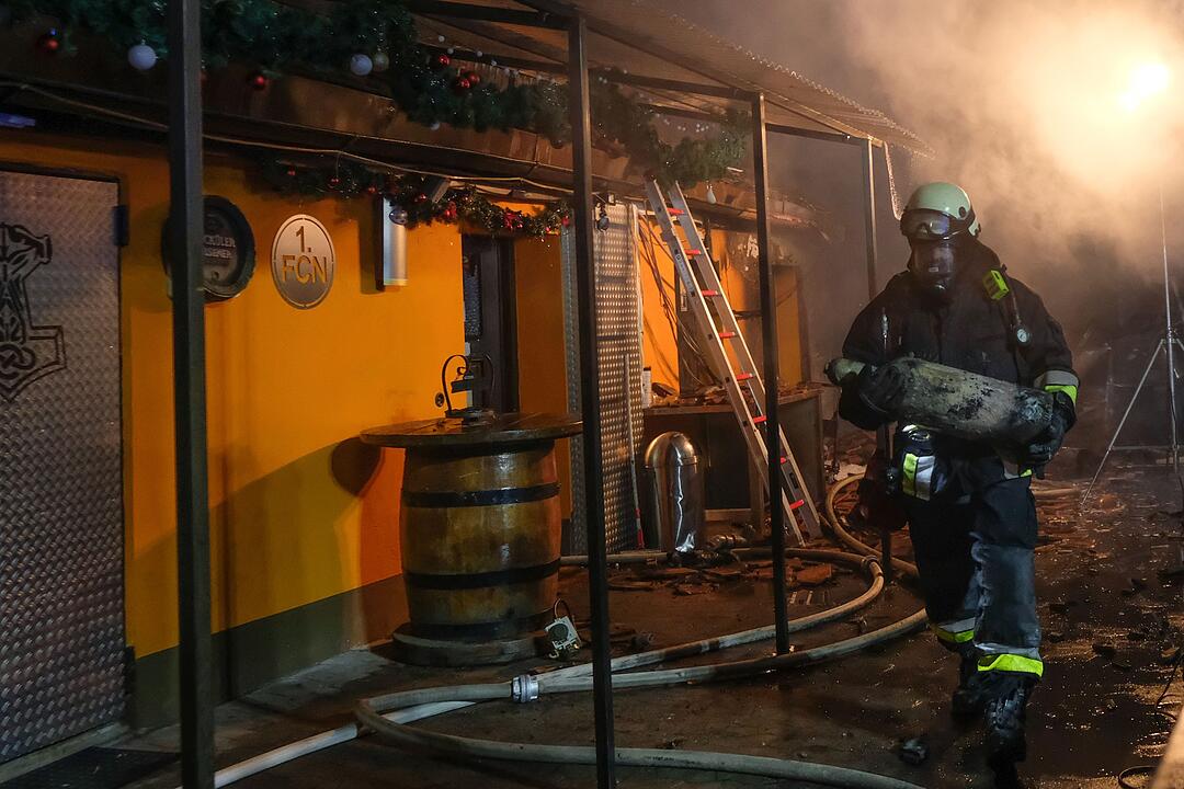 Nürnberger Gaststätte geht in Flammen auf: Anwohner evakuiert