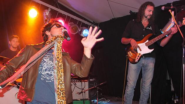 2013 begeisterte die &bdquo;Jimi Barbiani Band&ldquo; mit (von links) Schlagzeuger Ian Zavan, S&auml;nger Piero Patay und Bassist Daniele Vicario bei den Schm&ouml;lzer Bluestagen. Am 3. September gibt es ein Wiedersehen mit der Gruppe.