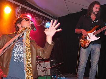 2013 begeisterte die &bdquo;Jimi Barbiani Band&ldquo; mit (von links) Schlagzeuger Ian Zavan, S&auml;nger Piero Patay und Bassist Daniele Vicario bei den Schm&ouml;lzer Bluestagen. Am 3. September gibt es ein Wiedersehen mit der Gruppe.