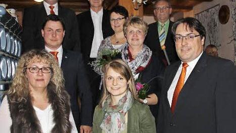 Heike Freß, Stefan Lüdecke, Bernd Lutz, Bernd Bindrum, Michaela Pecht, Nadine Schramm, Klaudia Lorz, Günther Stottele und Christian Senff nach der Ehrung im alten Brauhaus in Hemmendorf Foto: Ralf Kestel