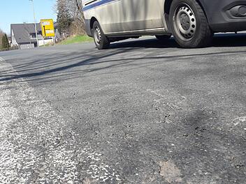Die Erlanger Straße Richtung bekommt zwischen Berufsschulkreuzung und Hauptendorf einen neuen Belag.  Foto: Bernhard Panzer