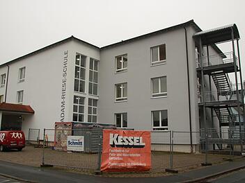 Die Adam-Riese-Schule wird seit zwei Jahren saniert. Ende 2021 sollen die  letzten Arbeiten  abgeschlossen sein. Foto: Matthias Einwag