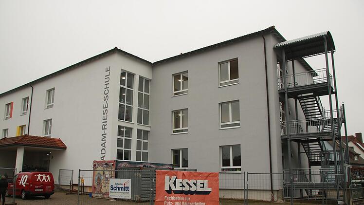 Die Adam-Riese-Schule wird seit zwei Jahren saniert. Ende 2021 sollen die  letzten Arbeiten  abgeschlossen sein. Foto: Matthias Einwag