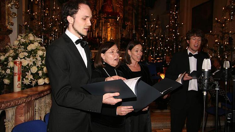Uli Grampp (Bass), Ursula Brückner (Alt), Tanja Schaller (Sopran) und Mathias Pitsch (Tenor) bereicherten das Konzert im Advent mit Gesang.