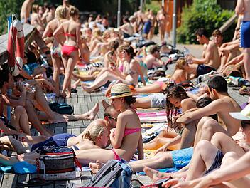 Über 2000 Besucher an einem Tag. So viele Gäste zählte die Hainbadestelle in Bamberg noch nie seit Beginn der Aufzeichnungen.  Foto: Michael Gründel