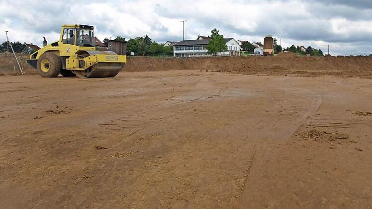 Die vorbereitenden massiven Erdbewegungen werden in der nächsten Woche schon abgeschlossen. Foto: Geiger