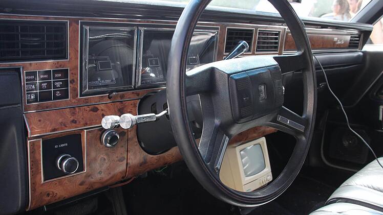 Die Stretch Limousine Town Car der Marke Lincoln aus dem 1983 war ihrer Zeit um Jahrzehnte voraus. Sie verfügte bereits über eine Rückfahrkamera.