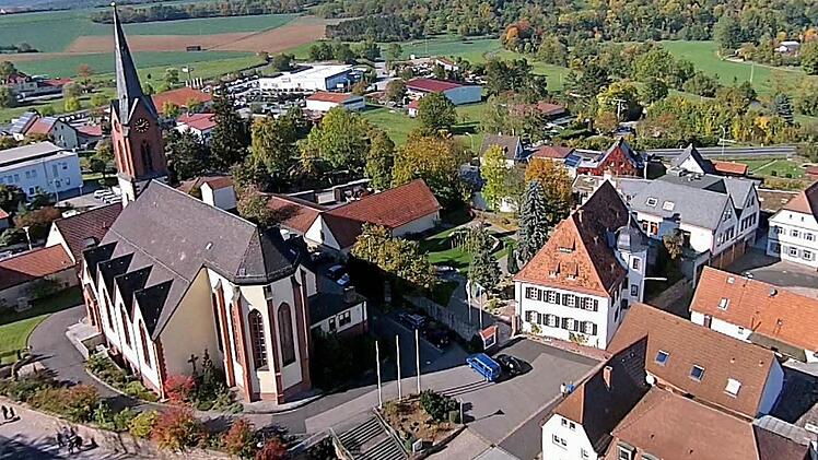 Blick von der Vogelperspektive aus nach Euerdorf: Vom 1. bis zum 4. Juli findet hier eine große Festveranstaltung statt.