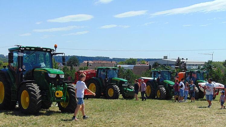 Präsentation des landwirtschaftlichen Dienstleistungsunternehmes Krämer Foto: Petra Malbrich