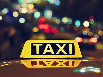 Taxifahrer verhindert Callcenter-Betrug in Schwanstetten